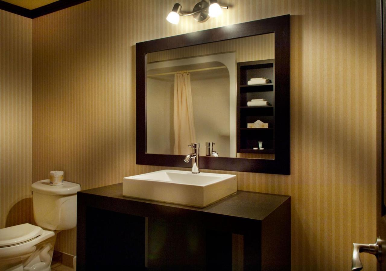 Ramada By Wyndham Laval Hotell Eksteriør bilde
