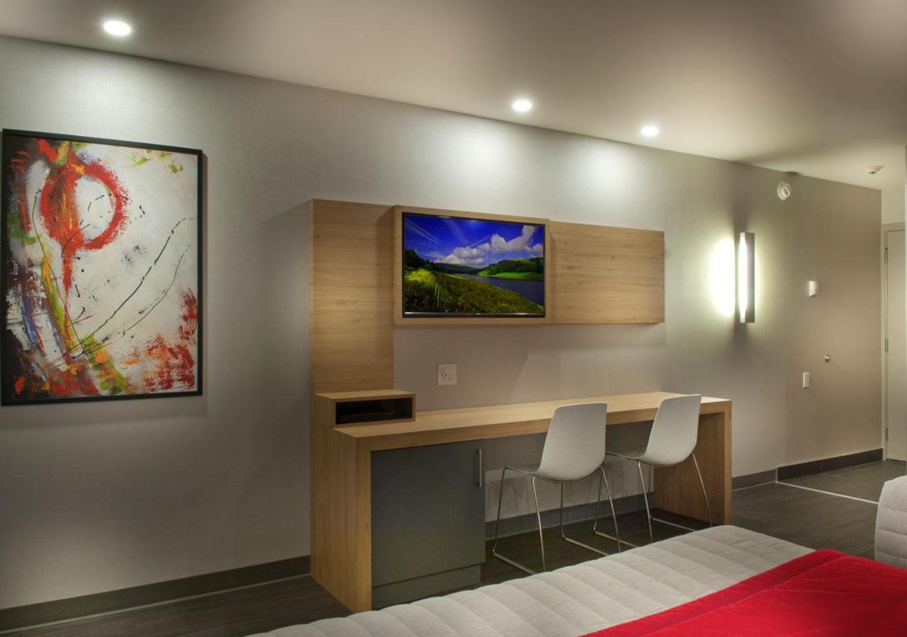 Ramada By Wyndham Laval Hotell Eksteriør bilde