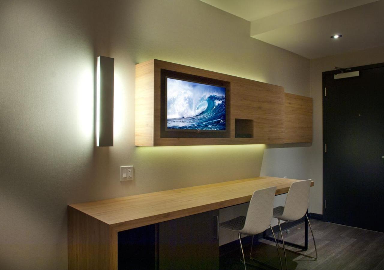 Ramada By Wyndham Laval Hotell Eksteriør bilde