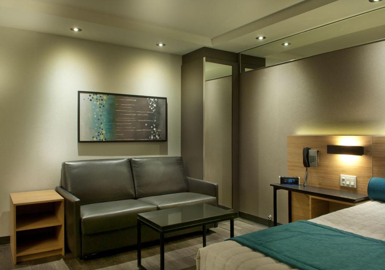 Ramada By Wyndham Laval Hotell Eksteriør bilde