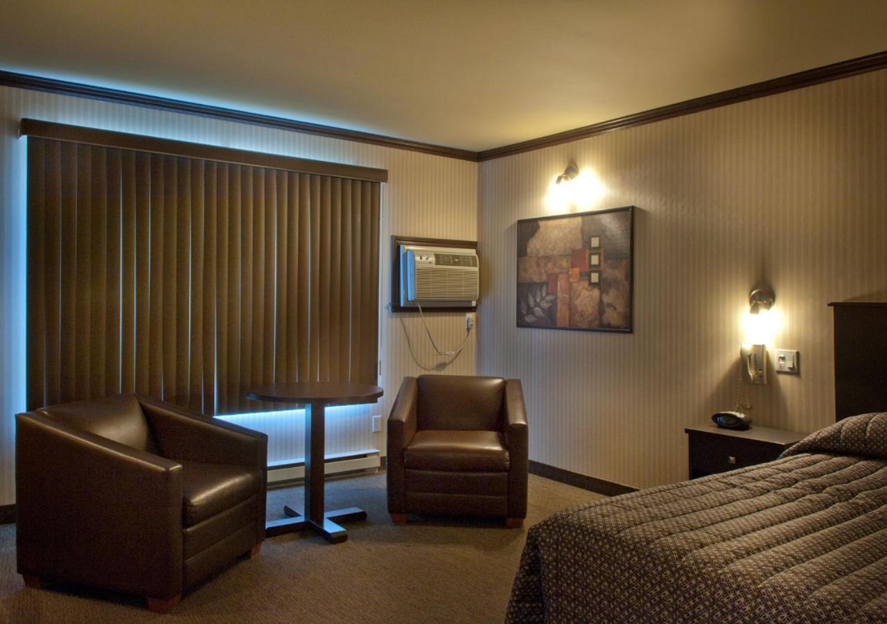 Ramada By Wyndham Laval Hotell Eksteriør bilde
