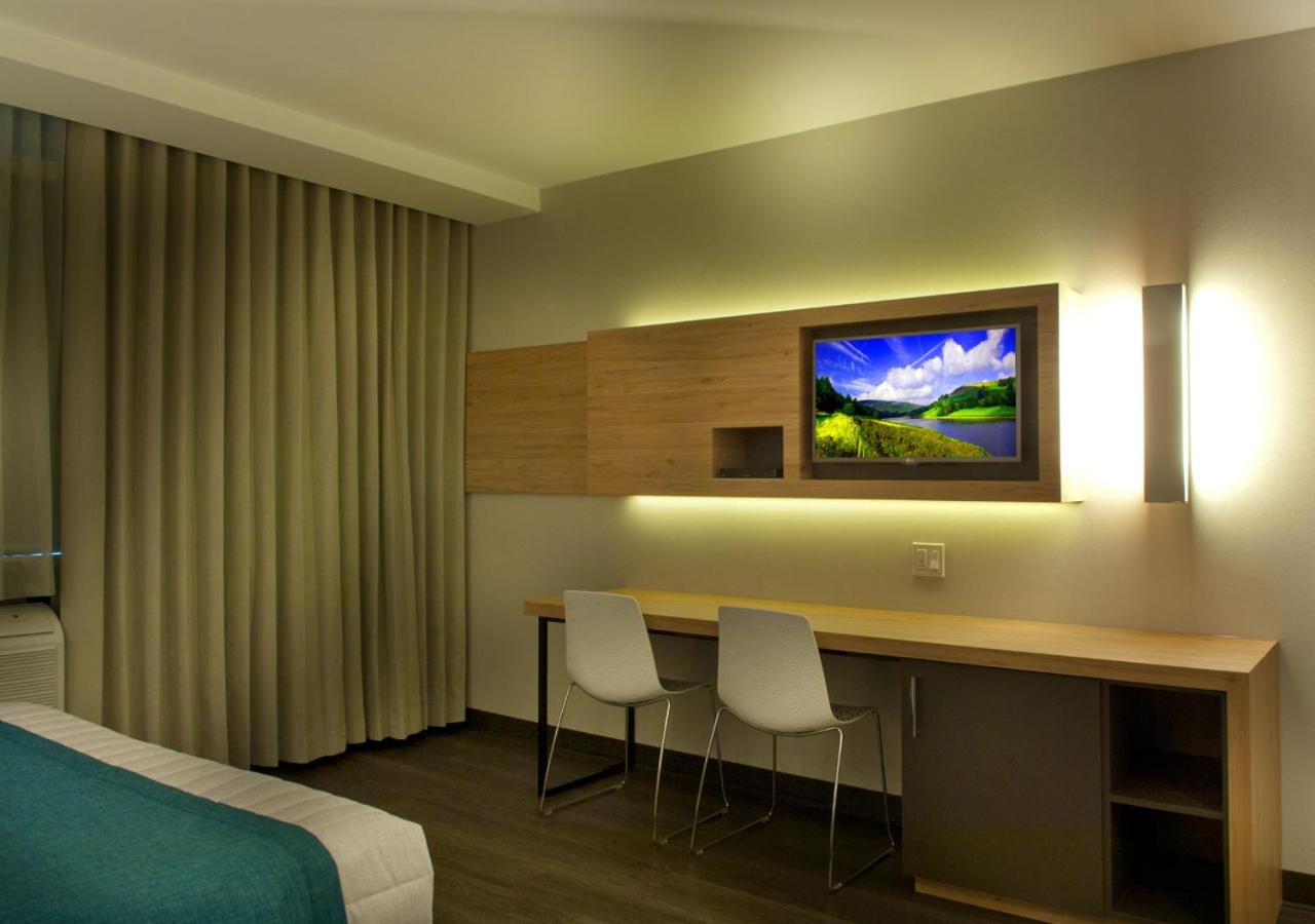 Ramada By Wyndham Laval Hotell Eksteriør bilde