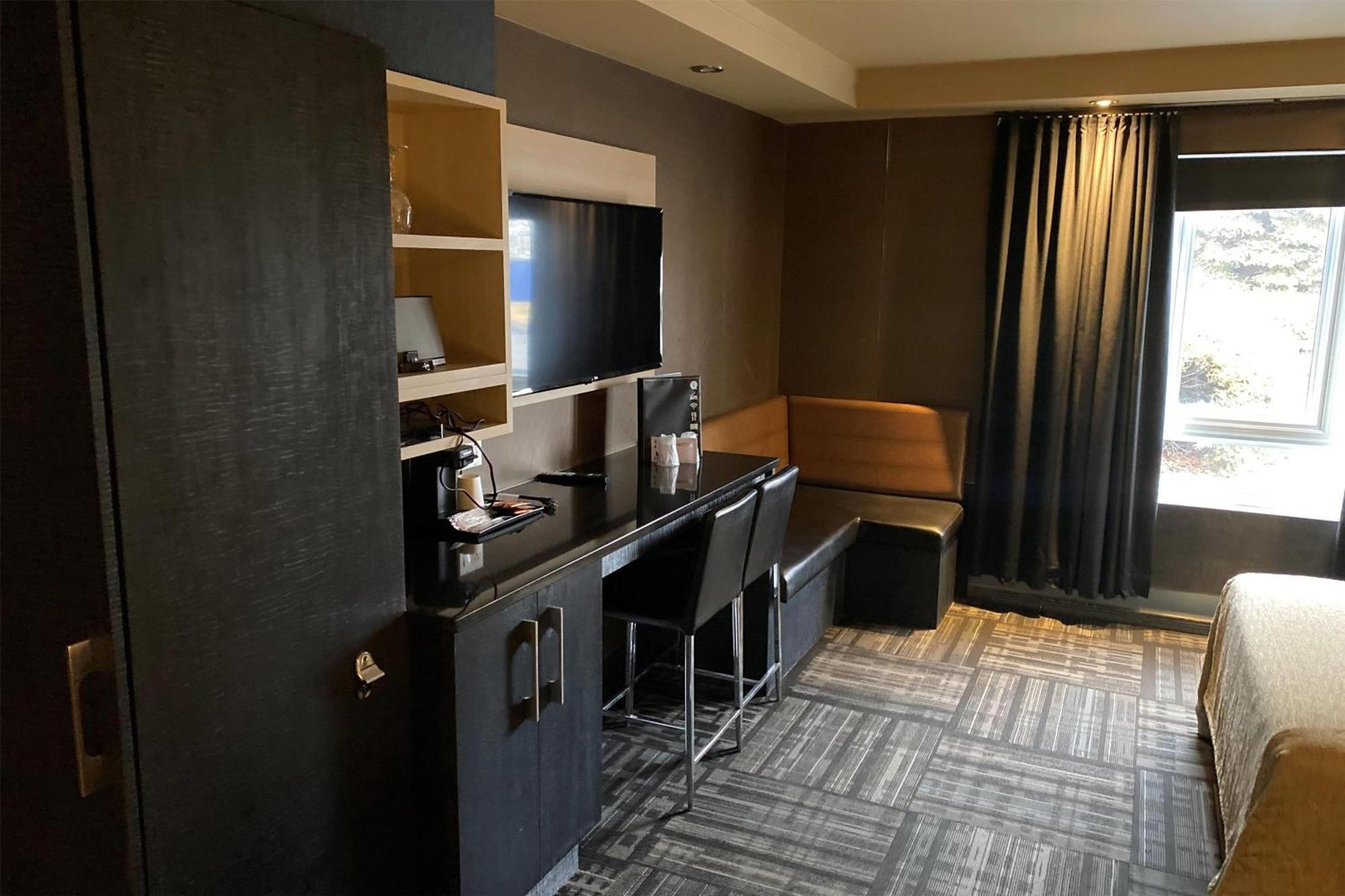 Ramada By Wyndham Laval Hotell Eksteriør bilde