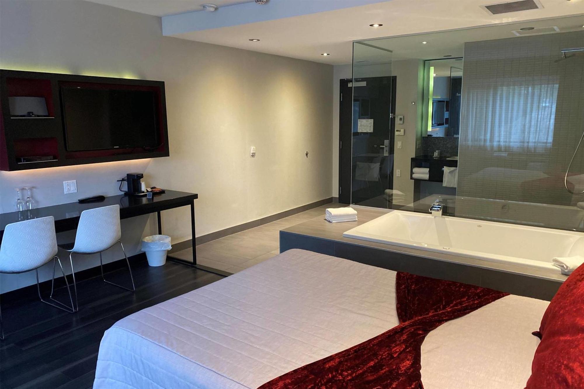 Ramada By Wyndham Laval Hotell Eksteriør bilde