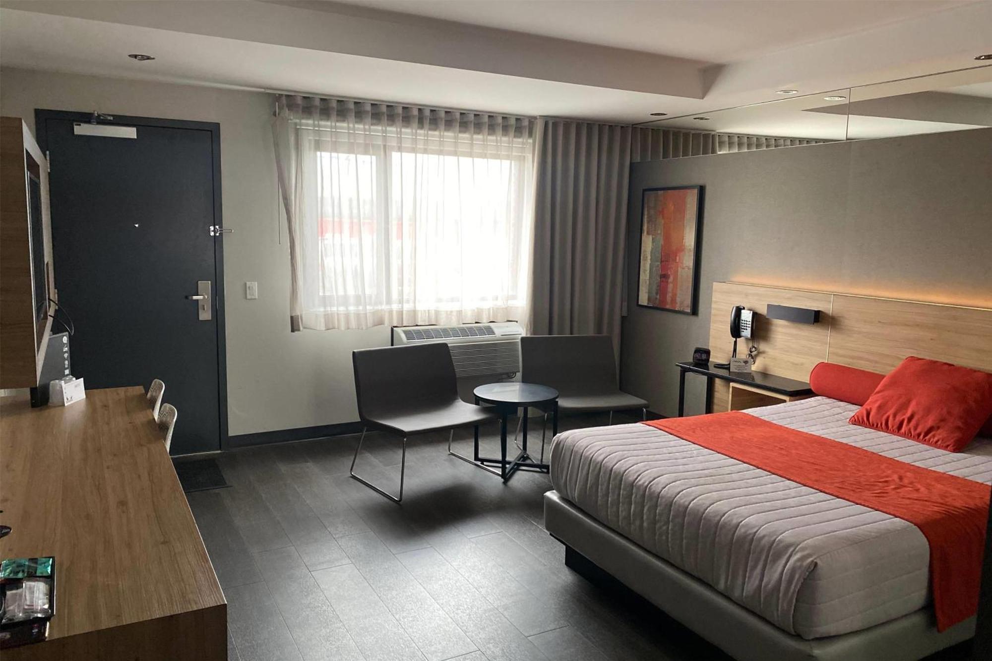 Ramada By Wyndham Laval Hotell Eksteriør bilde