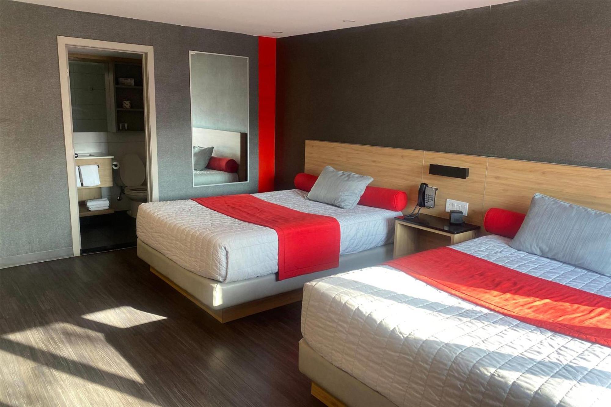 Ramada By Wyndham Laval Hotell Eksteriør bilde