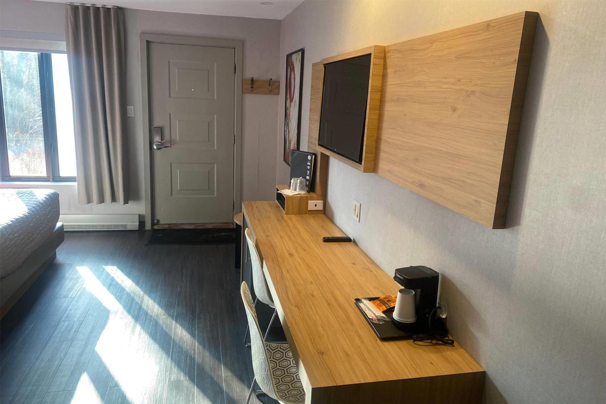 Ramada By Wyndham Laval Hotell Eksteriør bilde