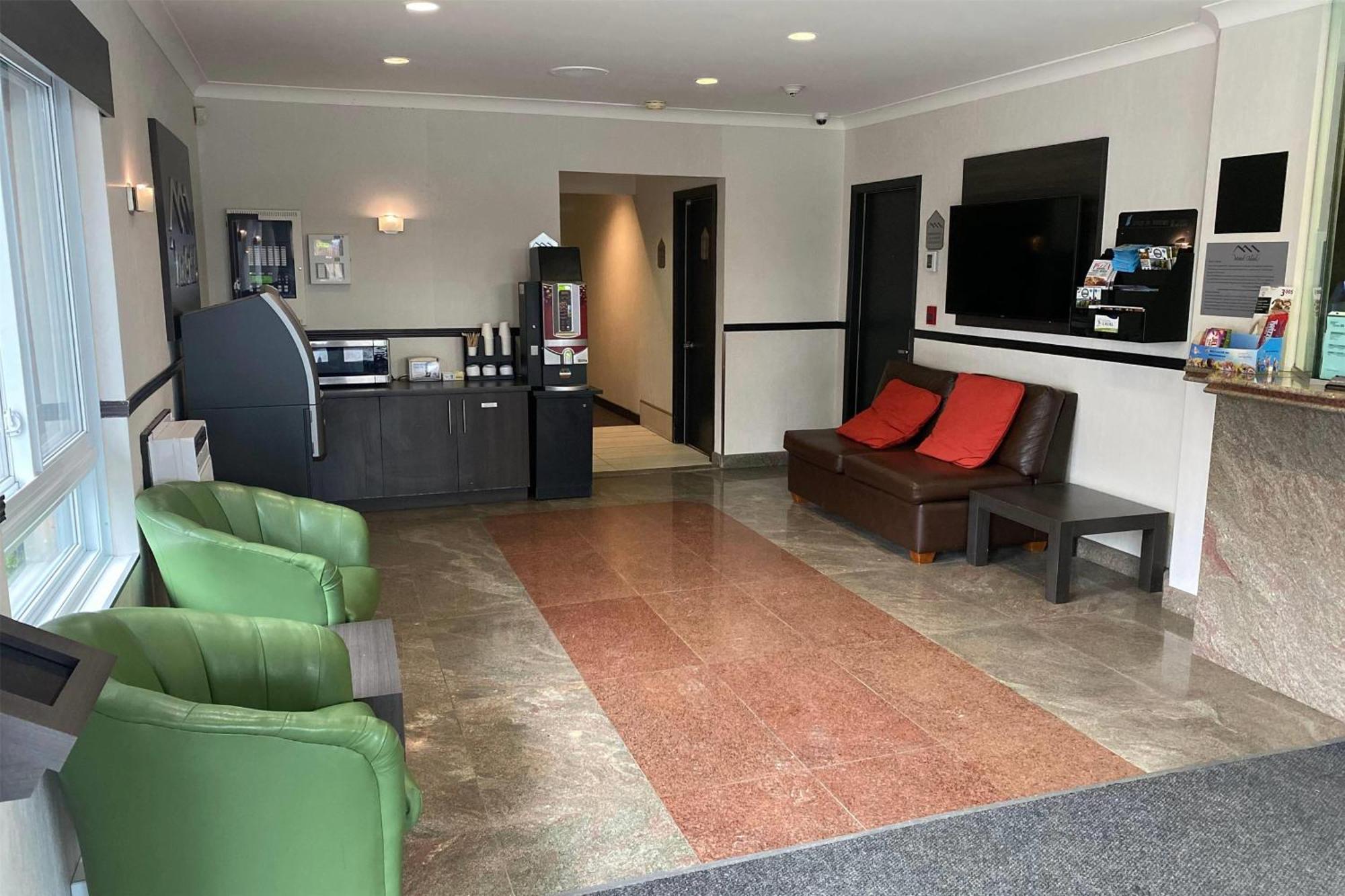 Ramada By Wyndham Laval Hotell Eksteriør bilde