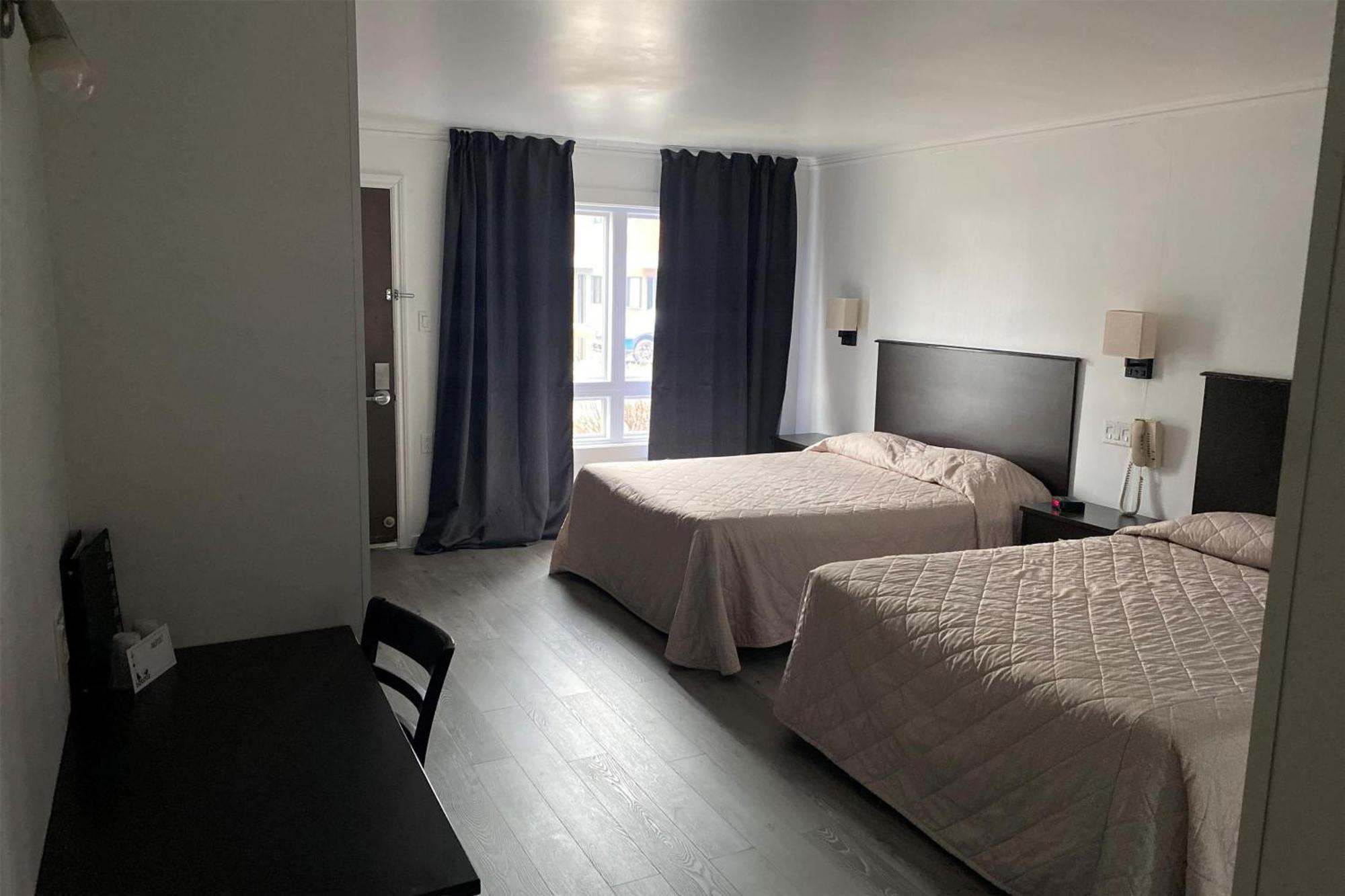 Ramada By Wyndham Laval Hotell Eksteriør bilde
