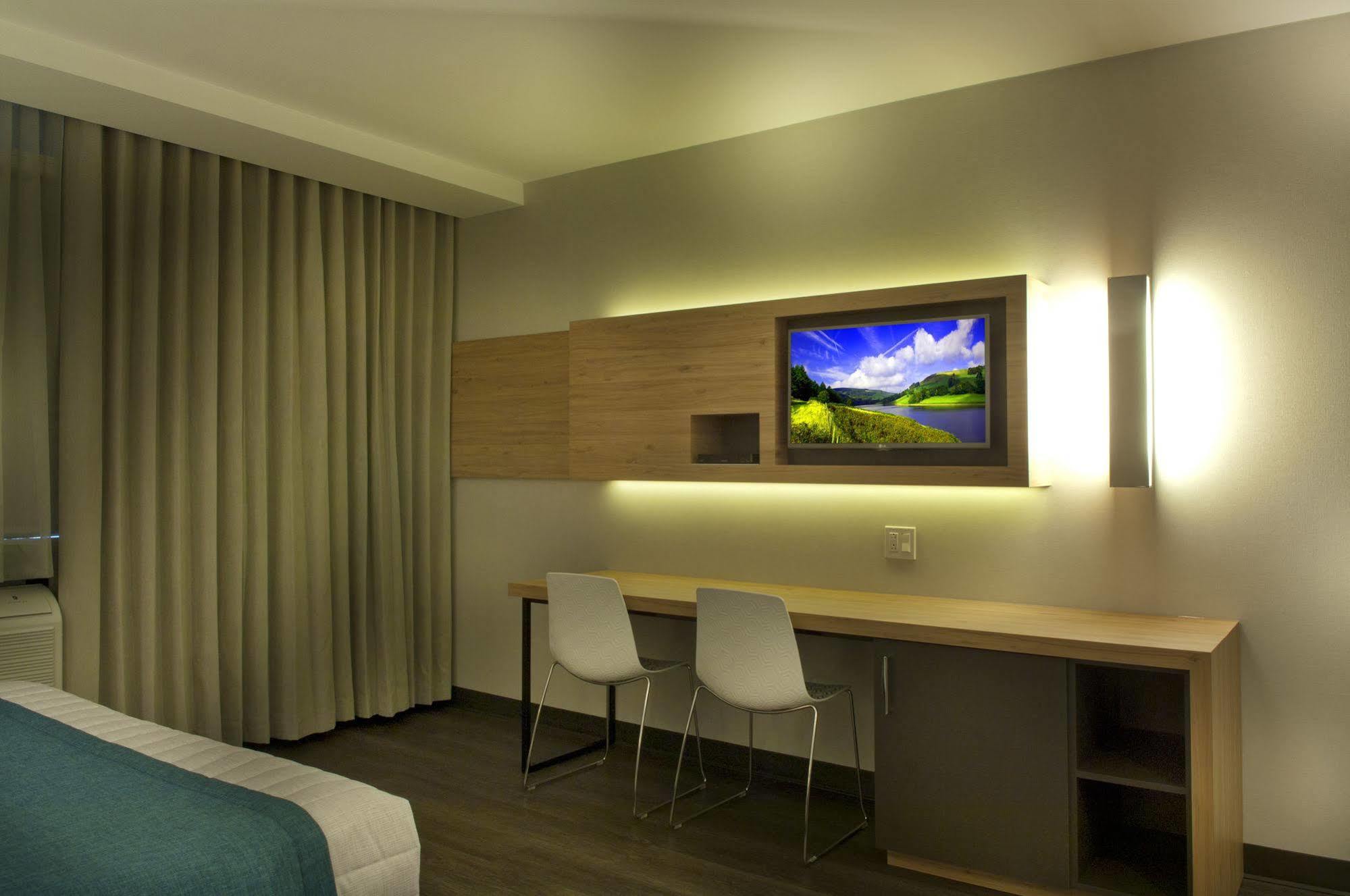 Ramada By Wyndham Laval Hotell Eksteriør bilde