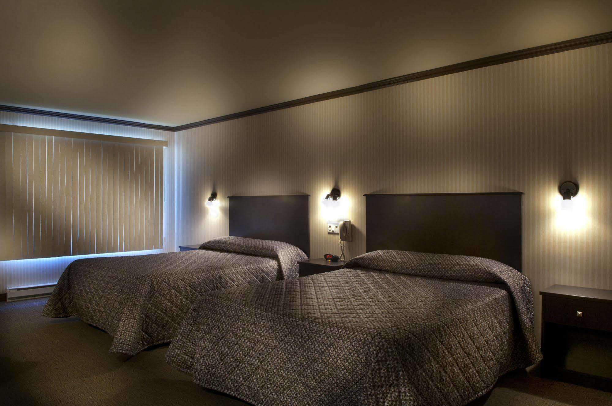 Ramada By Wyndham Laval Hotell Eksteriør bilde